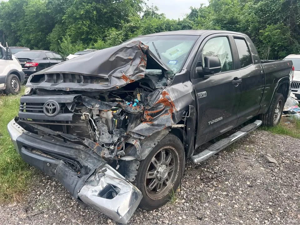 2015 Toyota Tundra CrewMax · SR5 Pickup 4D 5 1/2 ft