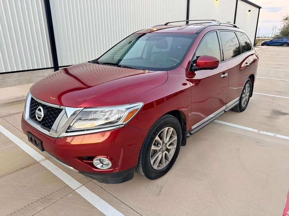 2015 Nissan Pathfinder SL Sport Utility 4D, view 1 of 16